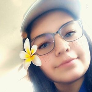 Meet your Posher, Daniela